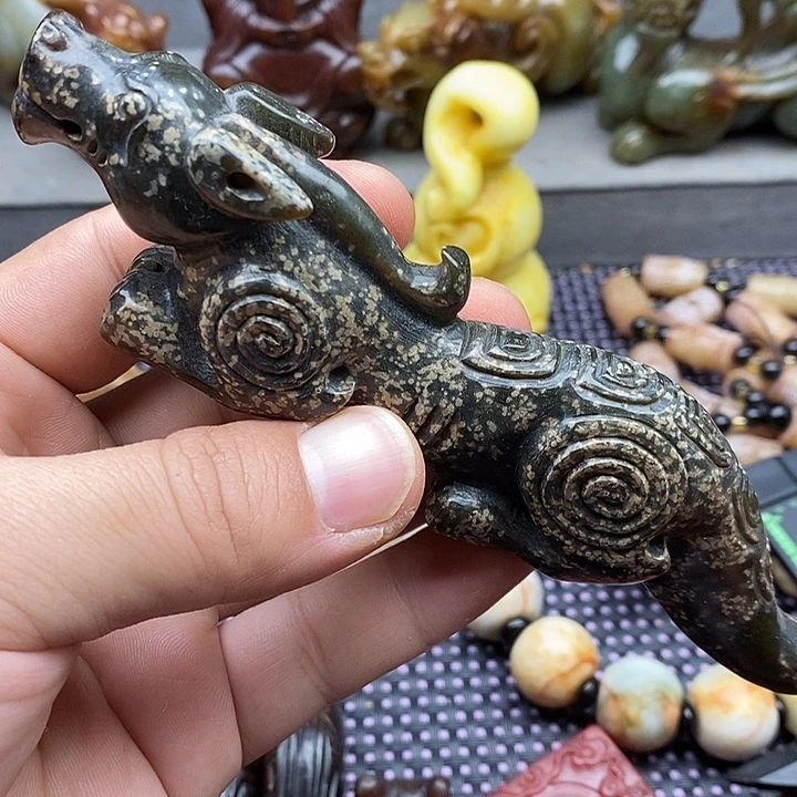 未镶嵌蛇纹石玉颈饰
