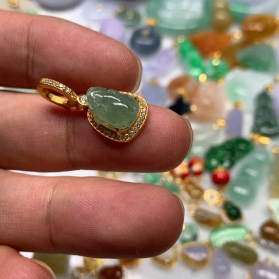 翡翠颈饰未镶嵌翡翠