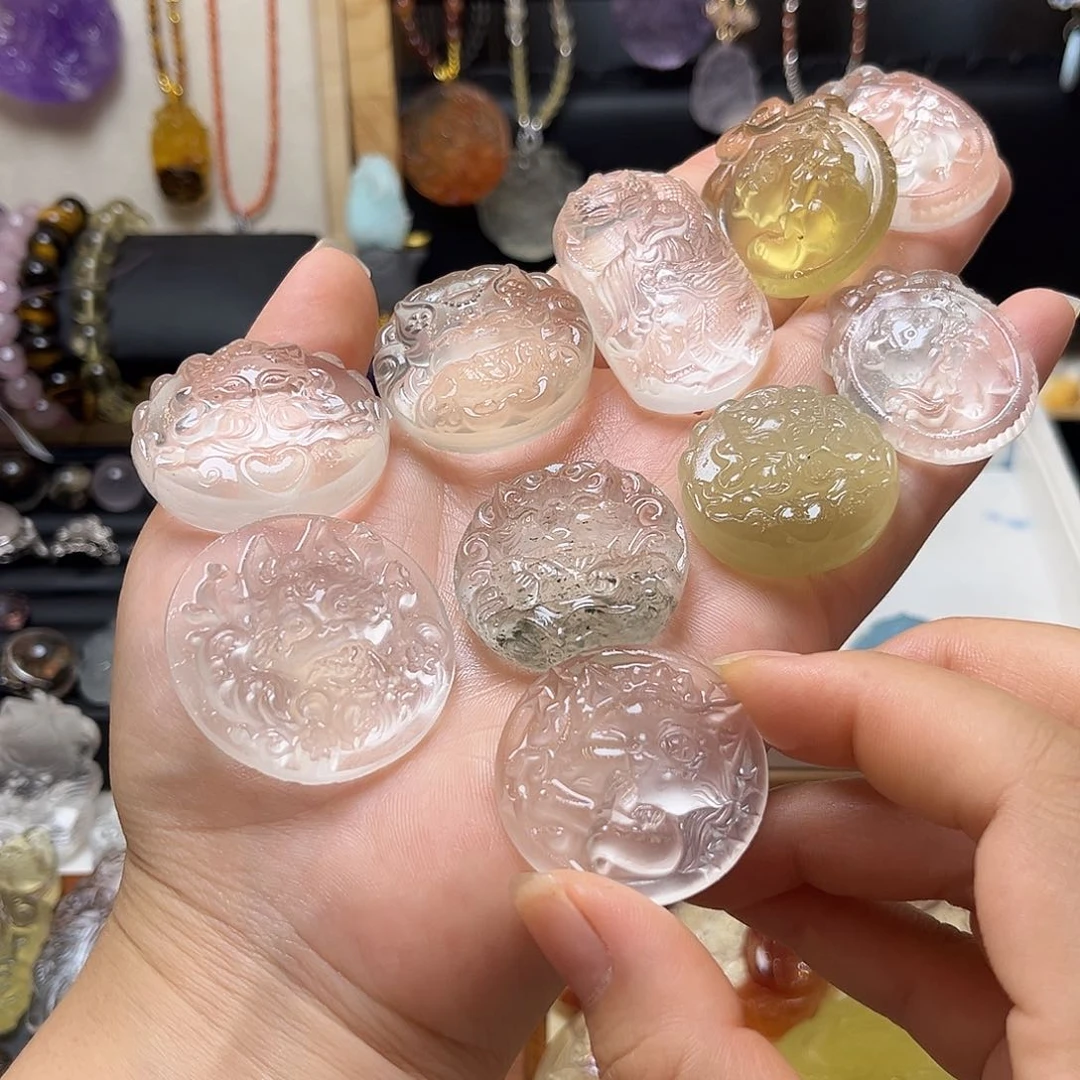 未镶嵌颈饰水晶钮****）多件