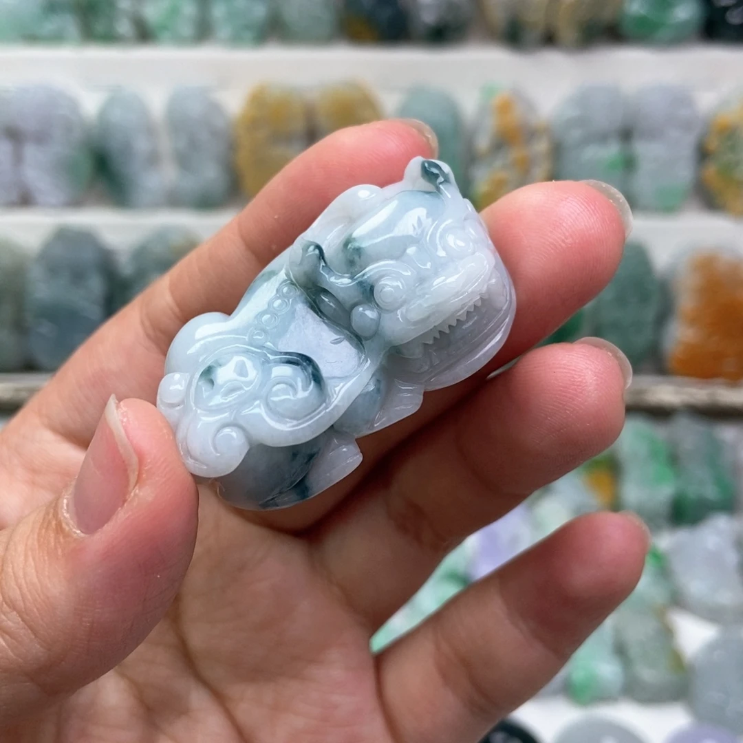 翡翠未镶嵌吊坠(赠链)