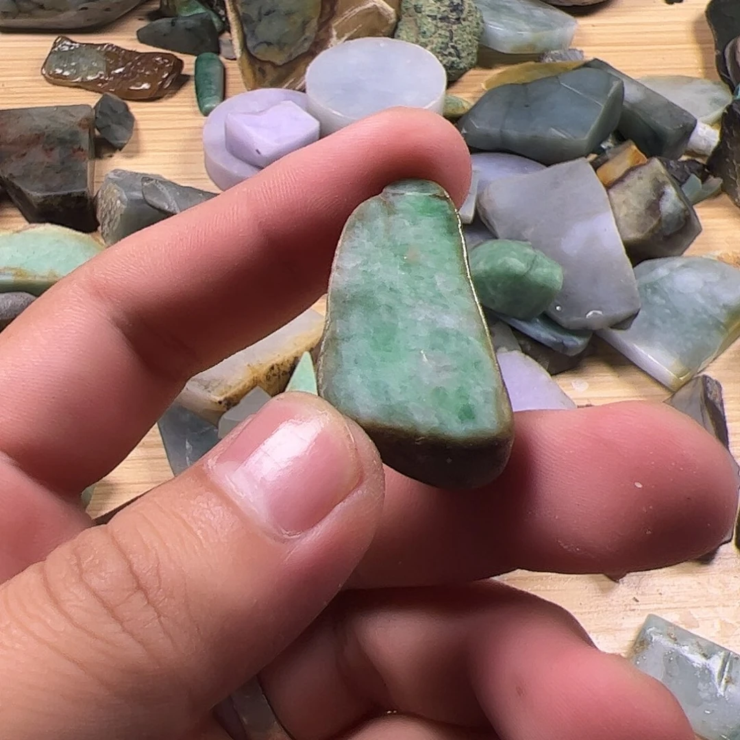 烟***尽翡翠裸石缅甸翡翠