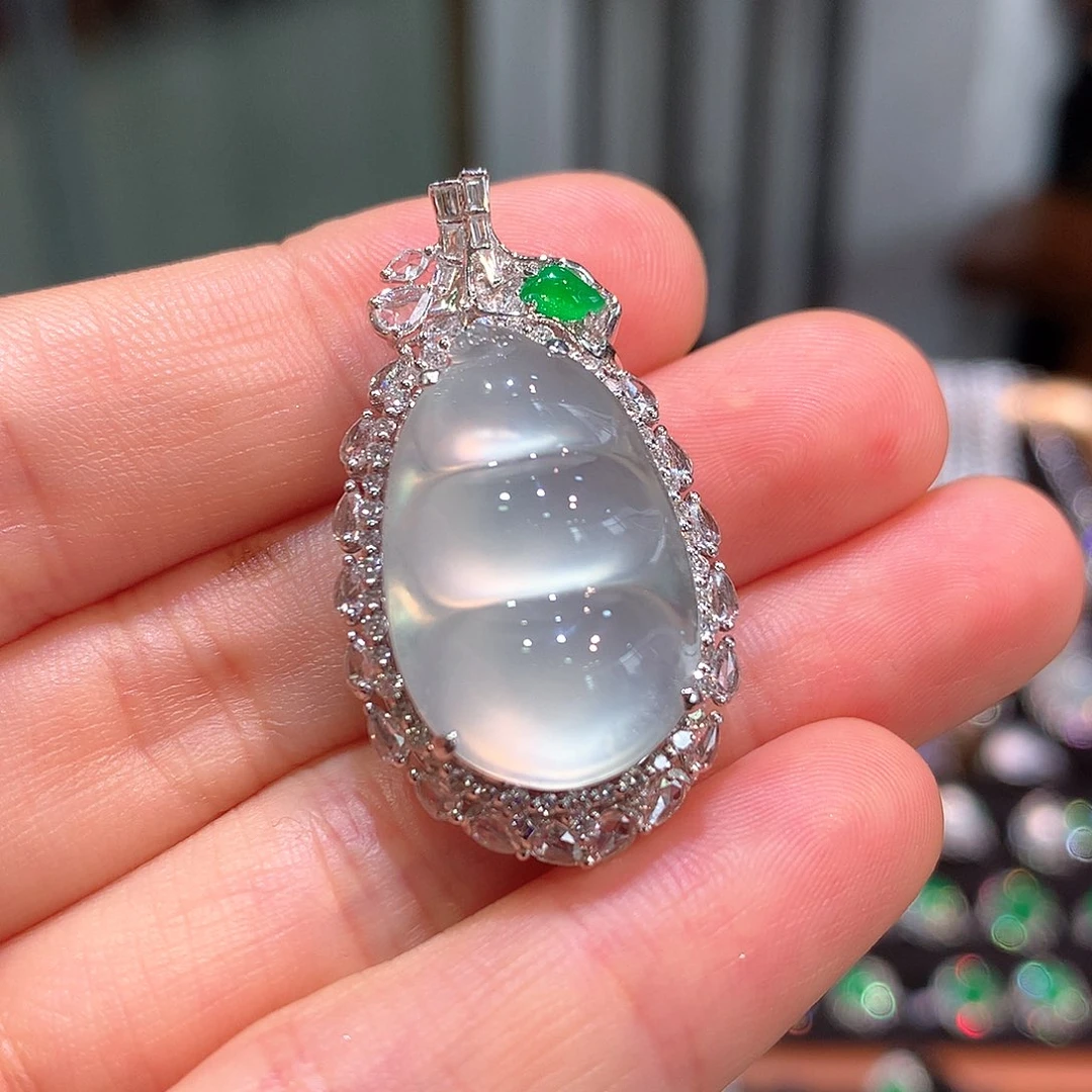 翡翠18K金镶嵌吊坠(赠链)玻璃种起光胖福豆