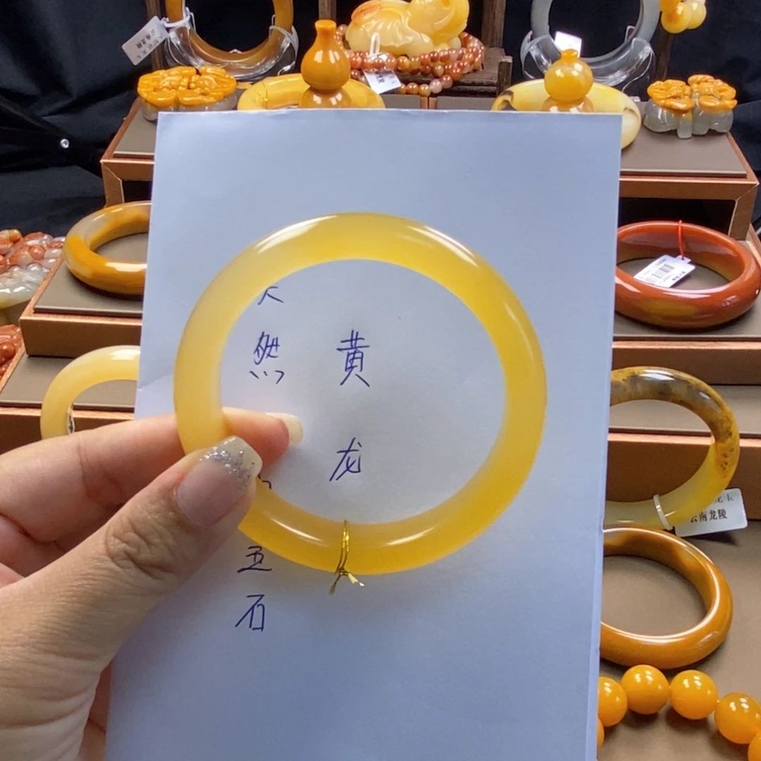 乖***。未镶嵌石英质玉（黄龙玉）手镯H