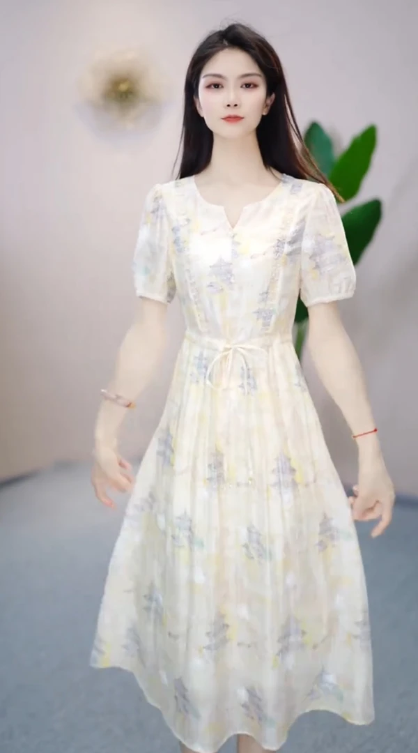 【依橙定制】KK678#夏季 新款 2025 时尚 显瘦  减龄  连衣裙