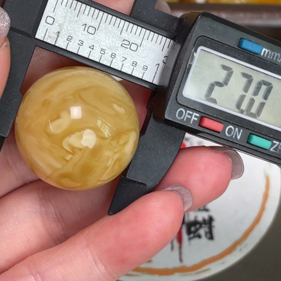 未镶嵌琥珀裸石微瑕96