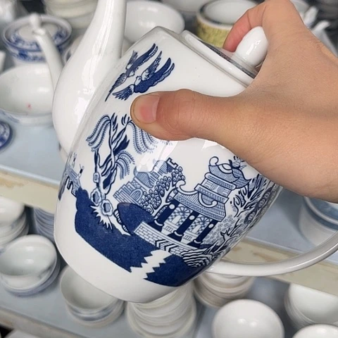 陶瓷茶壶一个陶瓷