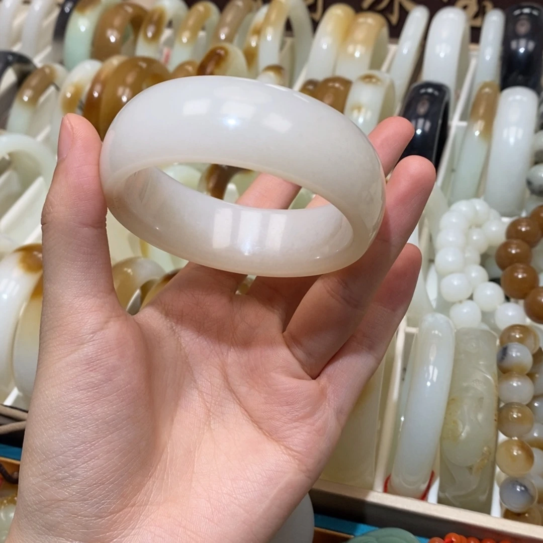 和田玉未镶嵌手镯