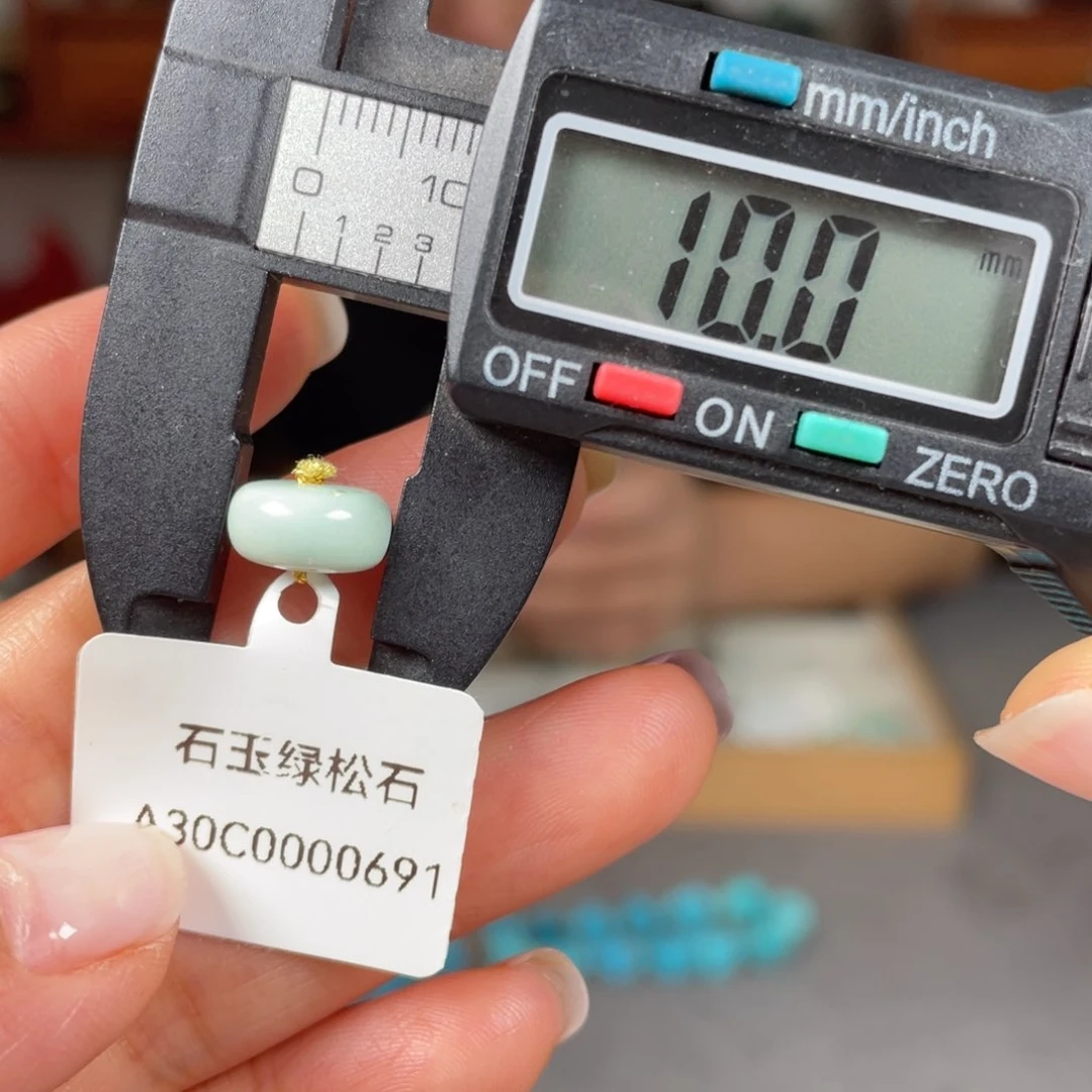 绿松石未镶嵌颈饰