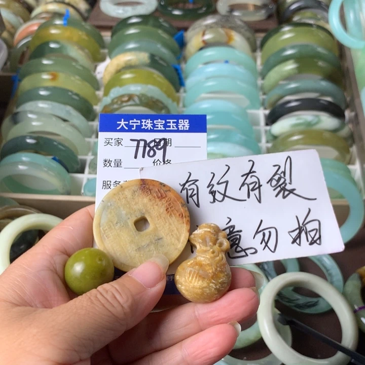 未镶嵌蛇纹石玉颈饰7789