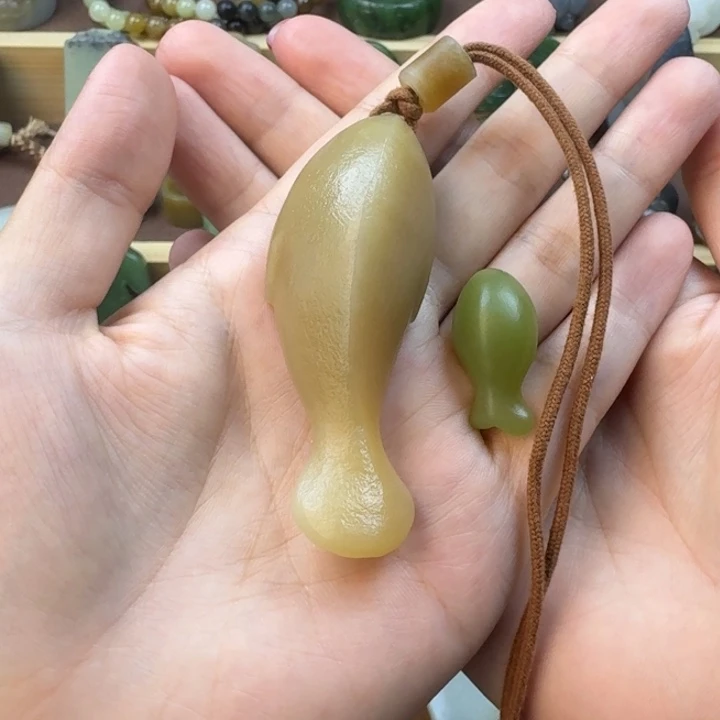 熙***熙颈饰未镶嵌和田玉