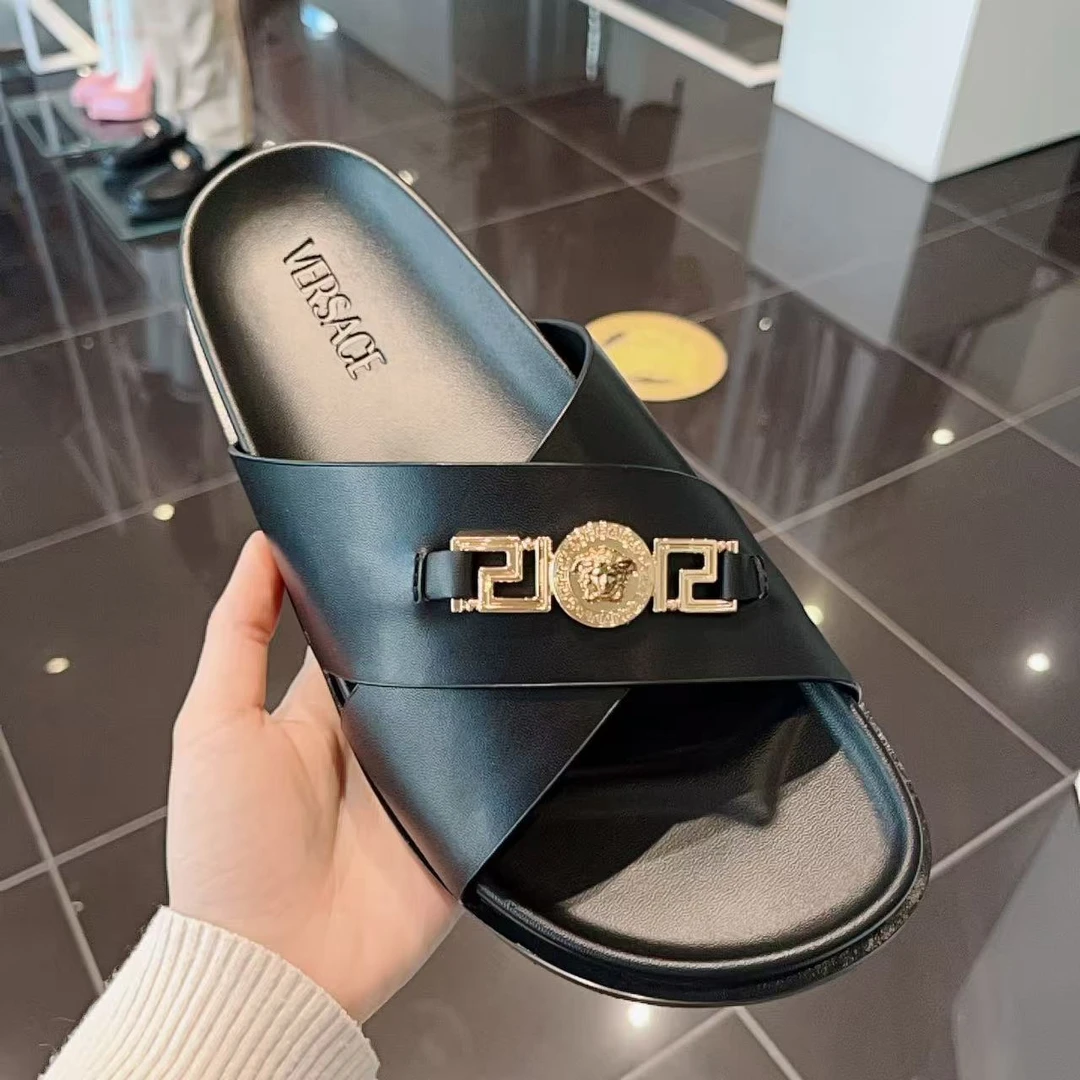 全新未使用 VERSACE/范思哲 男士美杜莎回形纹金扣拖鞋