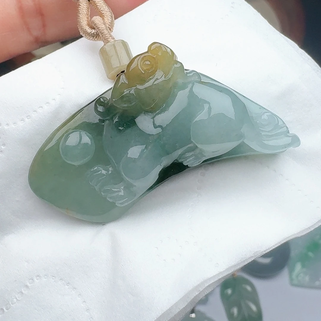 翡翠颈饰未镶嵌翡翠