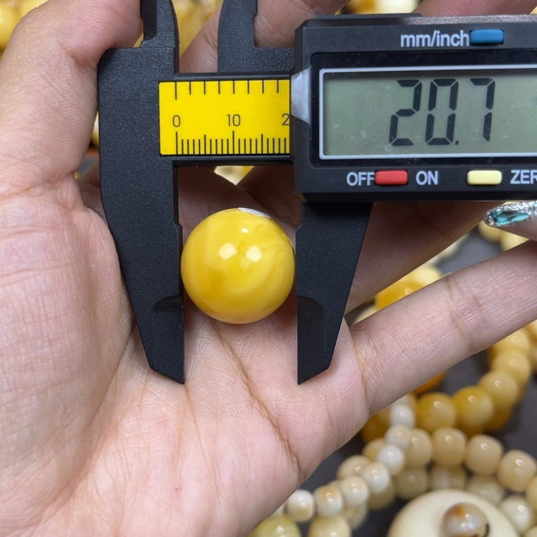 手串琥珀未镶嵌……