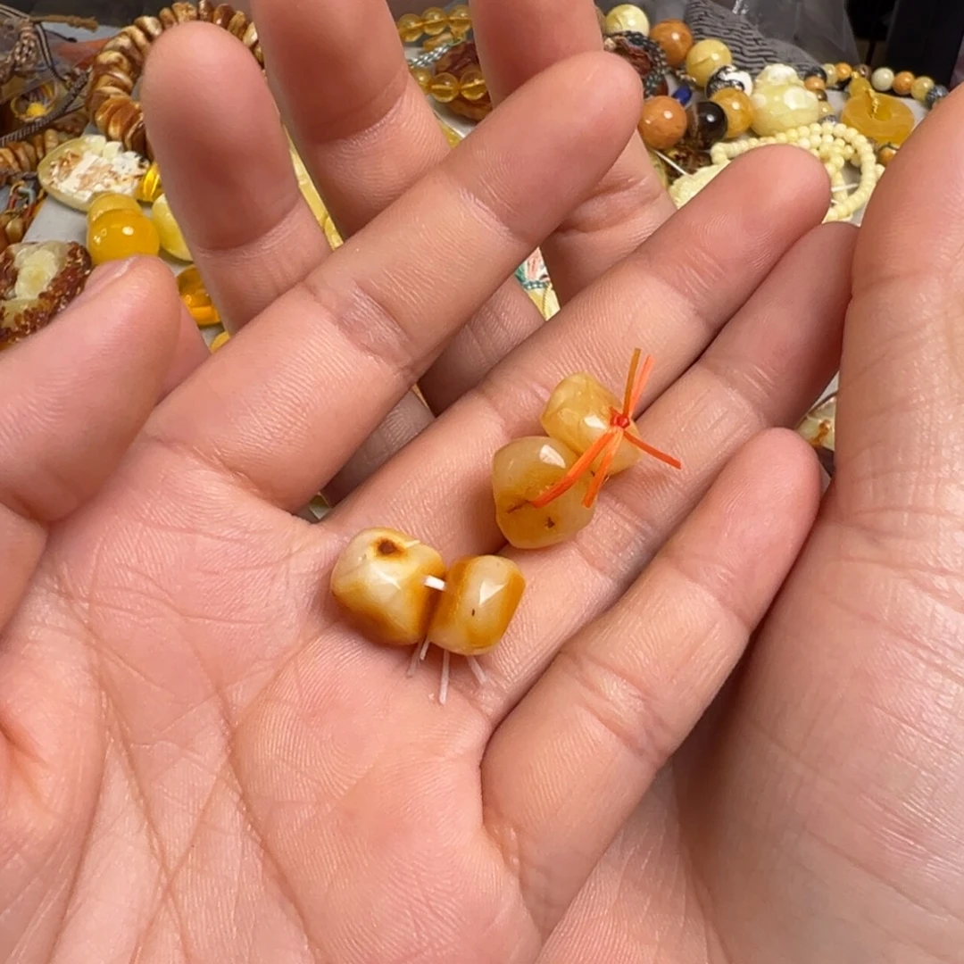 蜜蜡未镶嵌裸石多样性发一个，微瑕