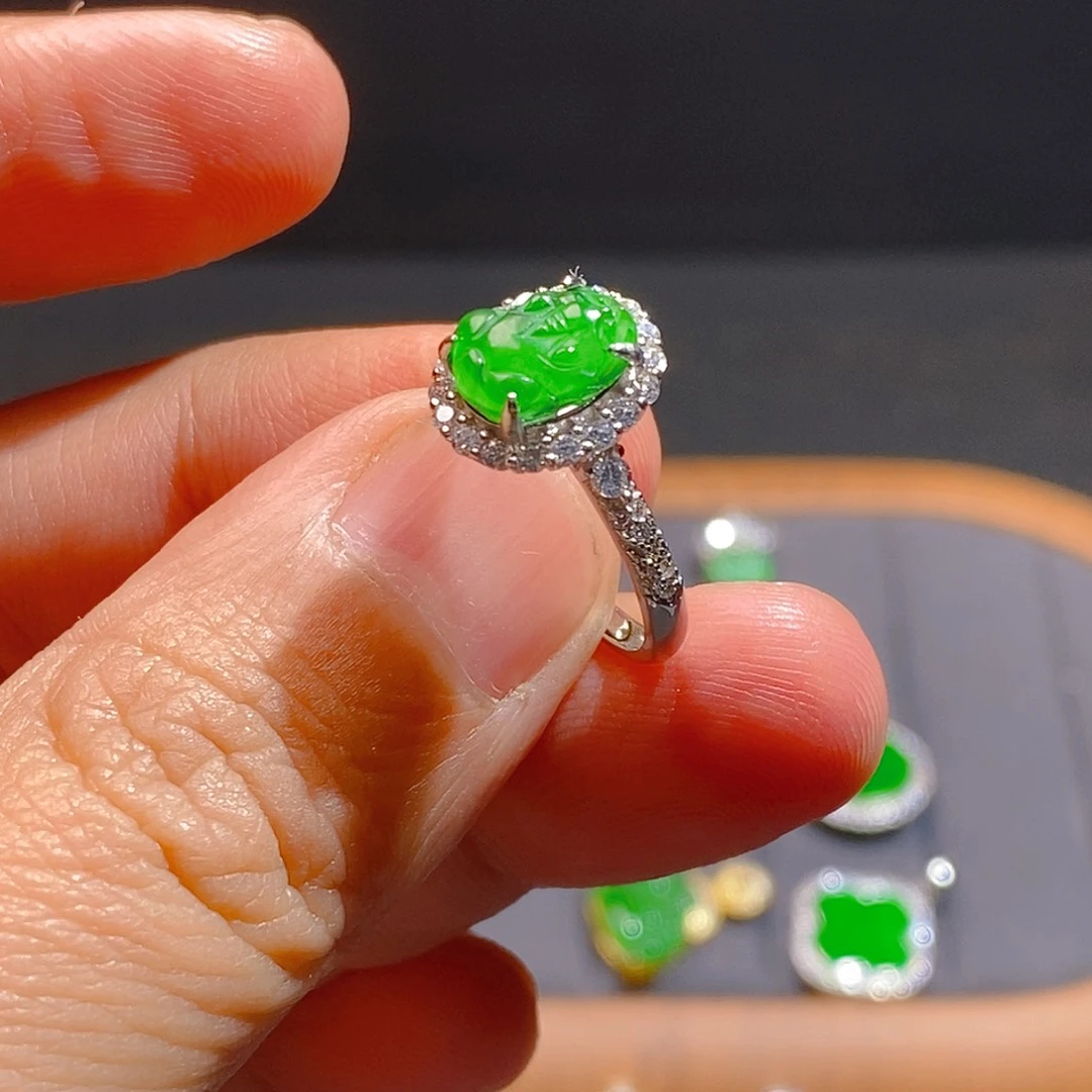 满绿翡翠貔貅戒指