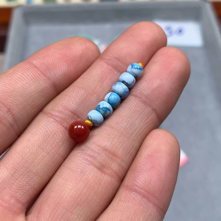 南红玛瑙配饰未镶嵌心****士