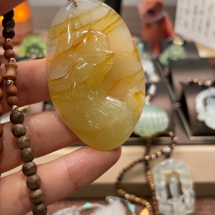 蛇纹石玉未镶嵌颈饰