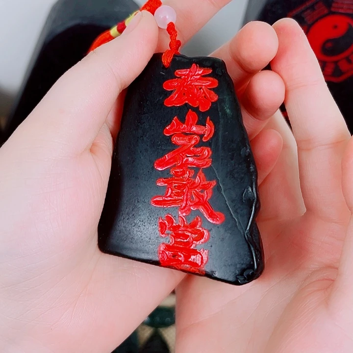 蛇纹石玉未镶嵌颈饰小**果