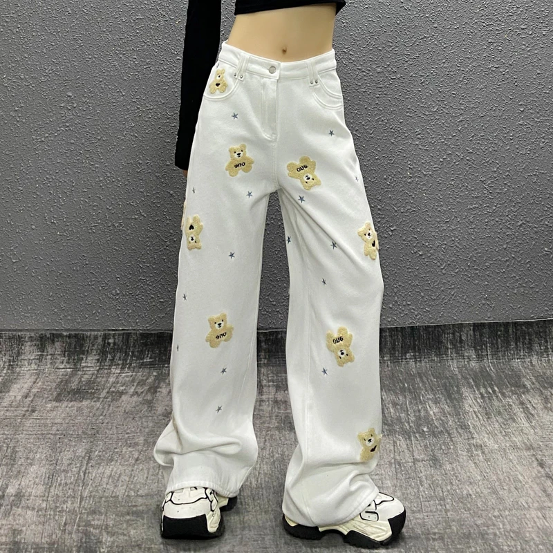 个性卡通装饰加绒白色牛仔裤女冬新款高腰宽松显瘦百搭直筒阔腿裤