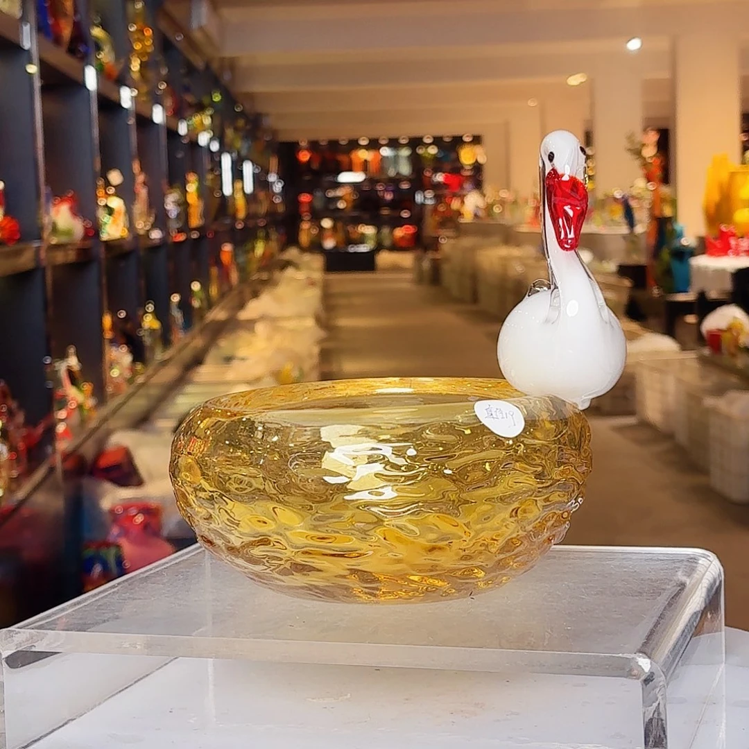 琉璃手工艺品琉璃岛上有个叫小白