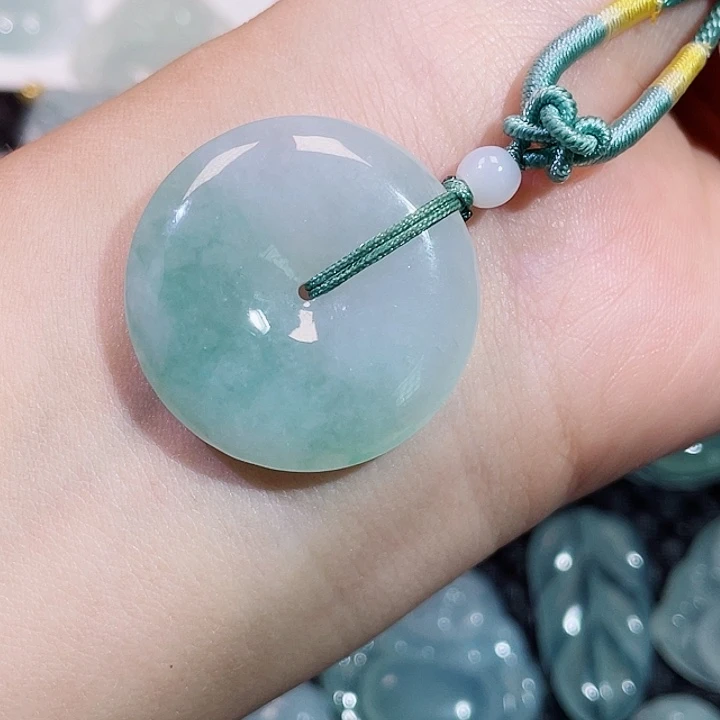 翡翠未镶嵌颈饰平安扣
