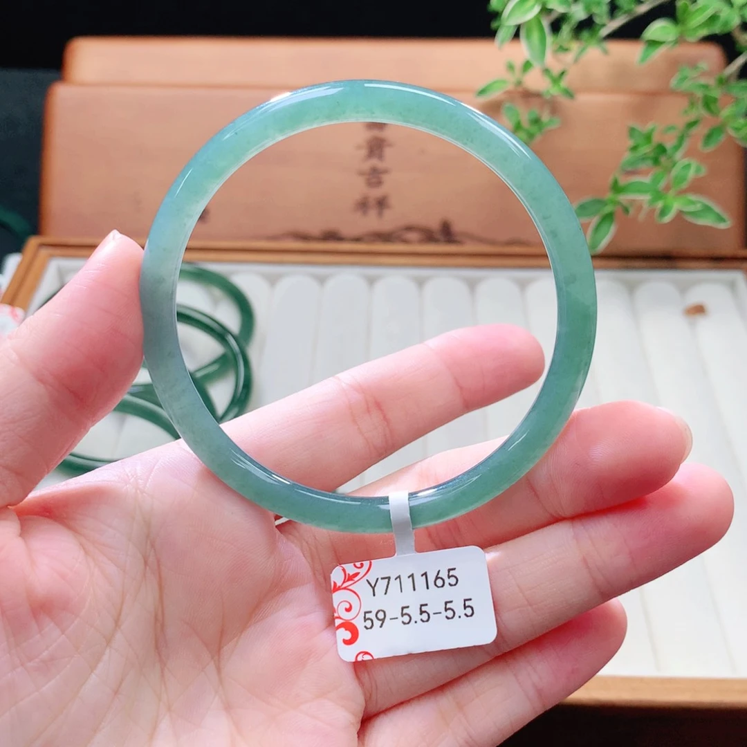 未镶嵌手镯（圆镯）翡翠