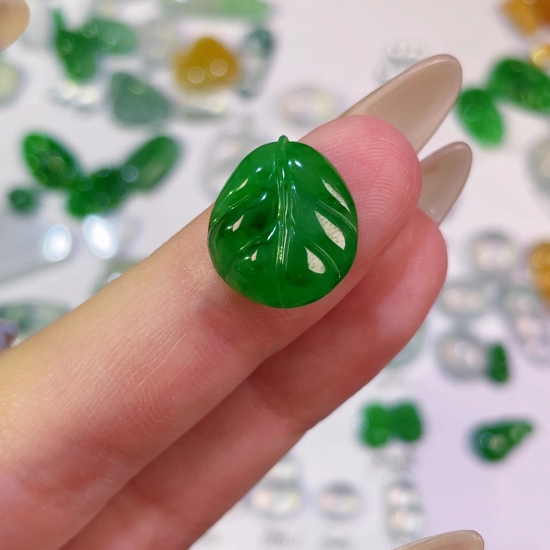 翡翠未镶嵌颈饰裸石