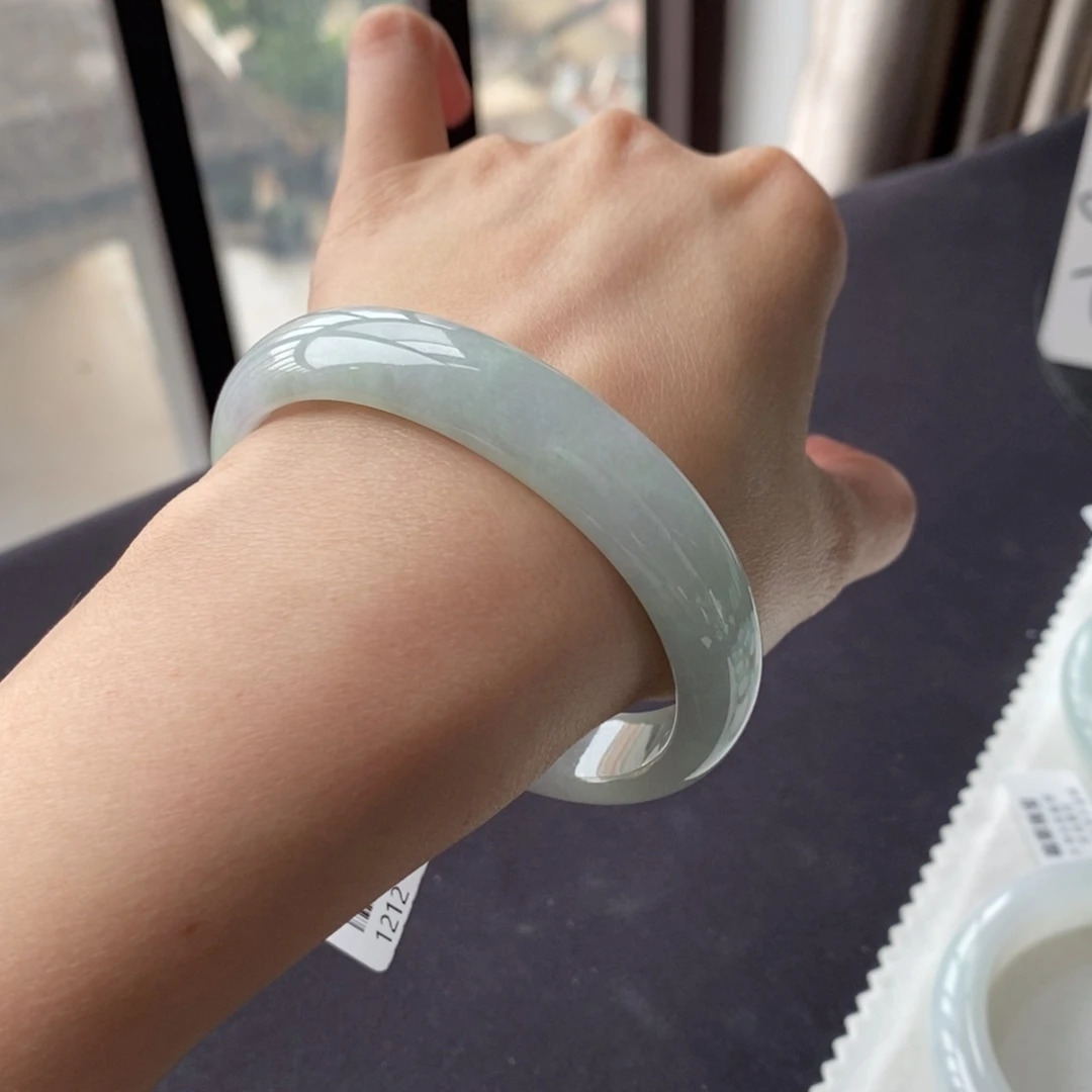 翡翠未镶嵌手镯57.6贵妃豆绿