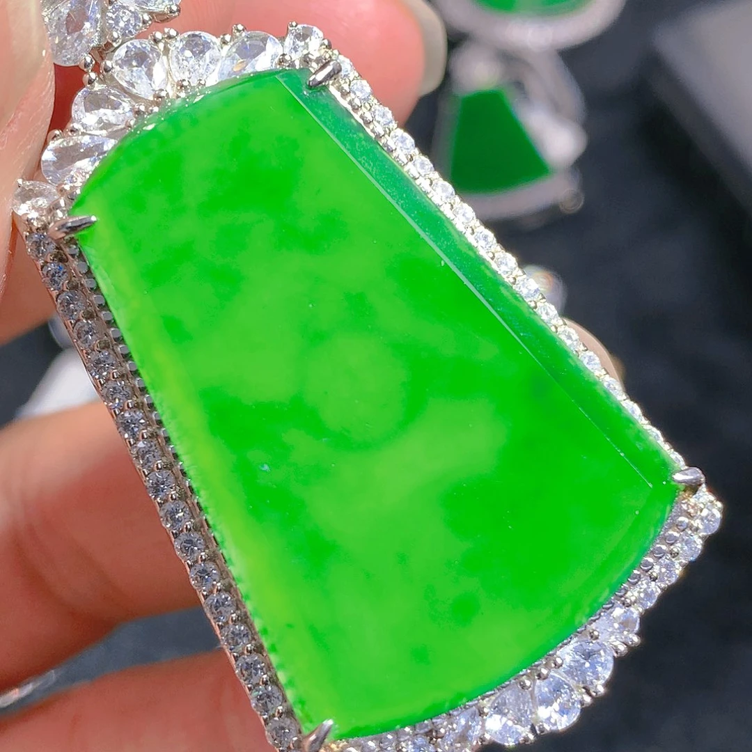 翡翠颈饰银S925镶嵌吊坠