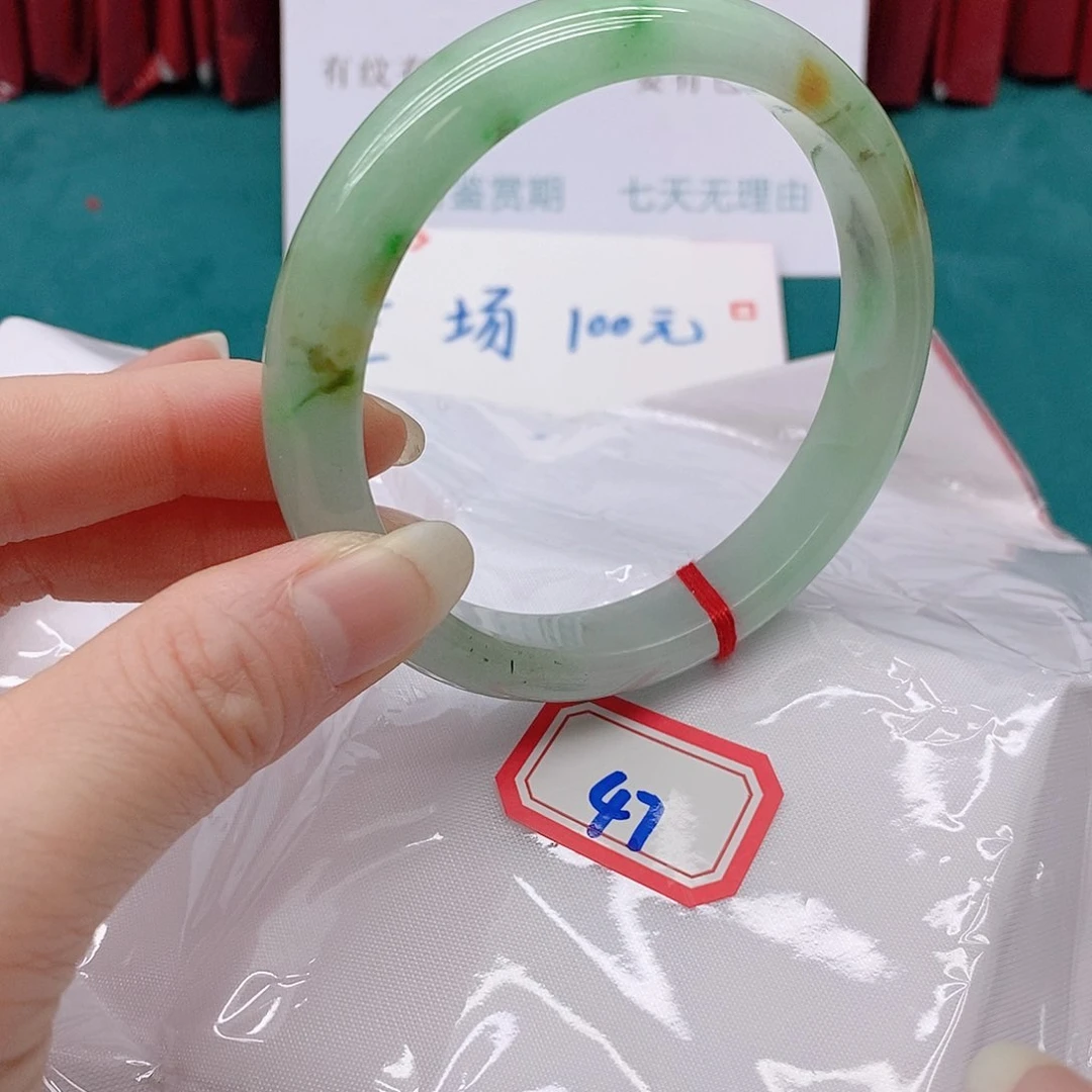 翡翠手镯未镶嵌东**主4777777777