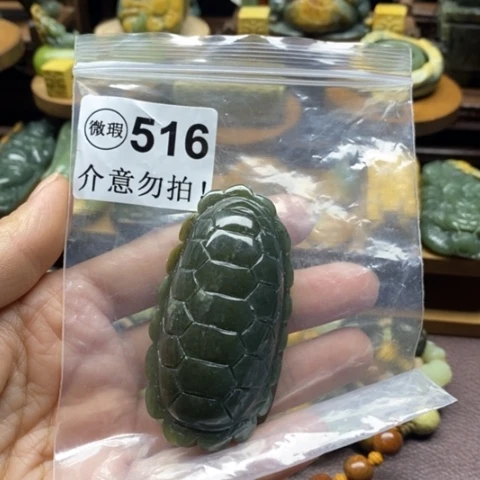 未镶嵌岫岩河磨玉（透闪石质玉）把件