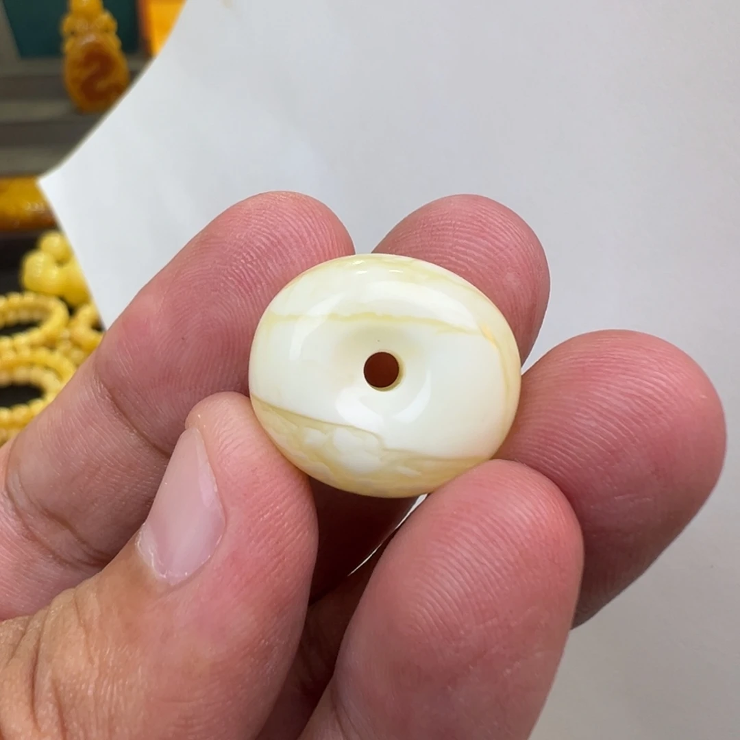 蜜蜡未镶嵌珠宝奇石2.9克