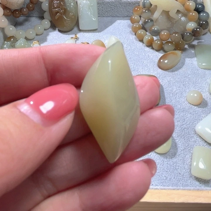 未镶嵌和田玉（糖玉）珠宝半成品