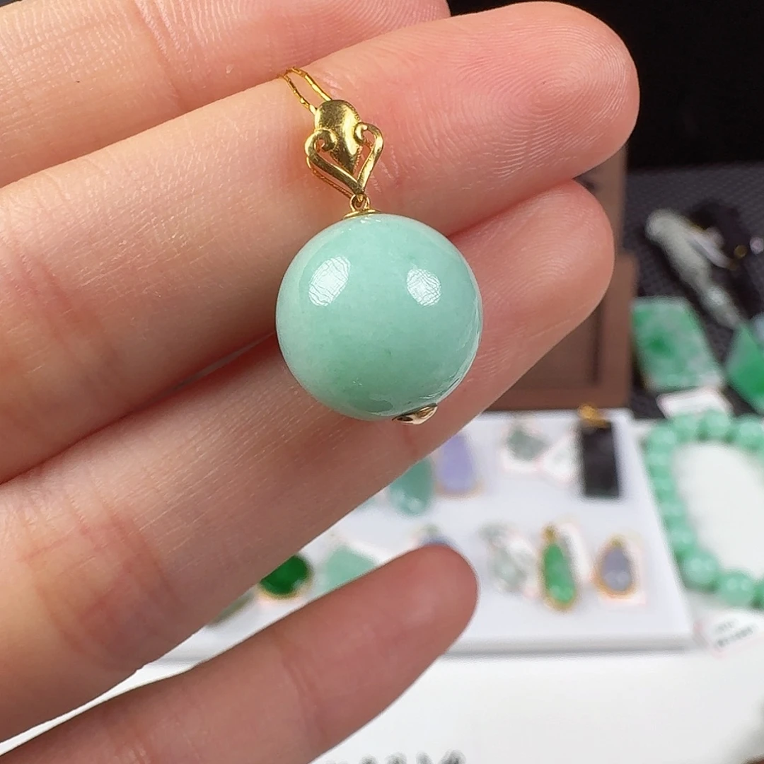 翡翠18K金镶嵌颈饰