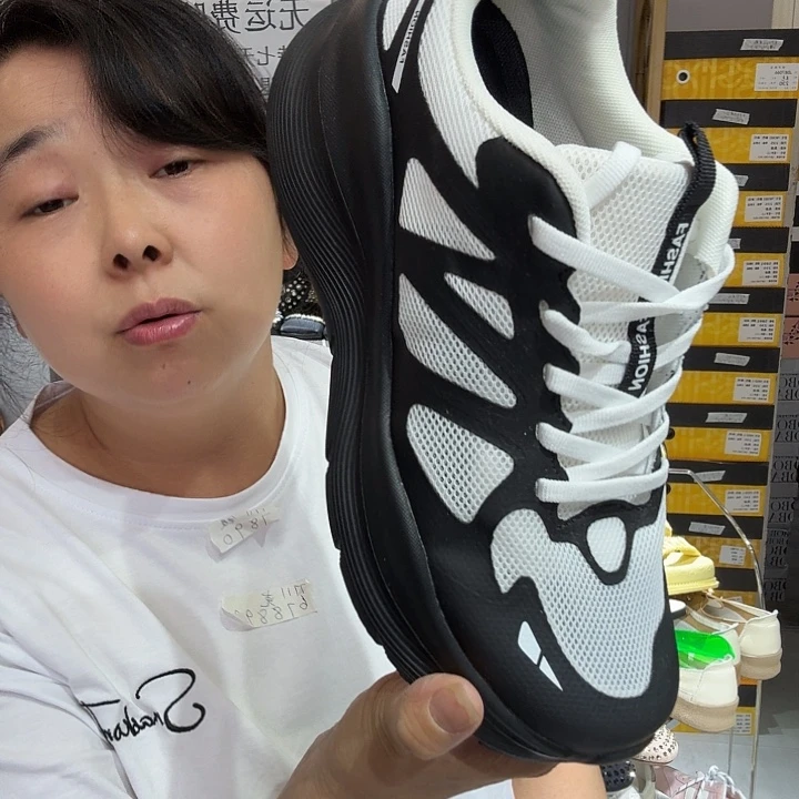 东***游包头凉鞋5806黑白40