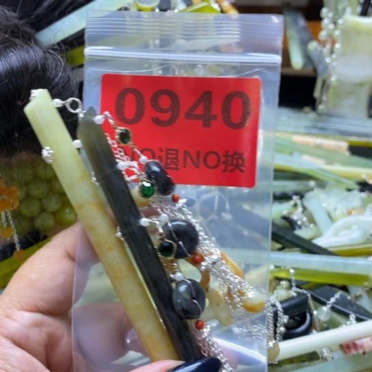 壹***格未镶嵌蛇纹石玉发簪