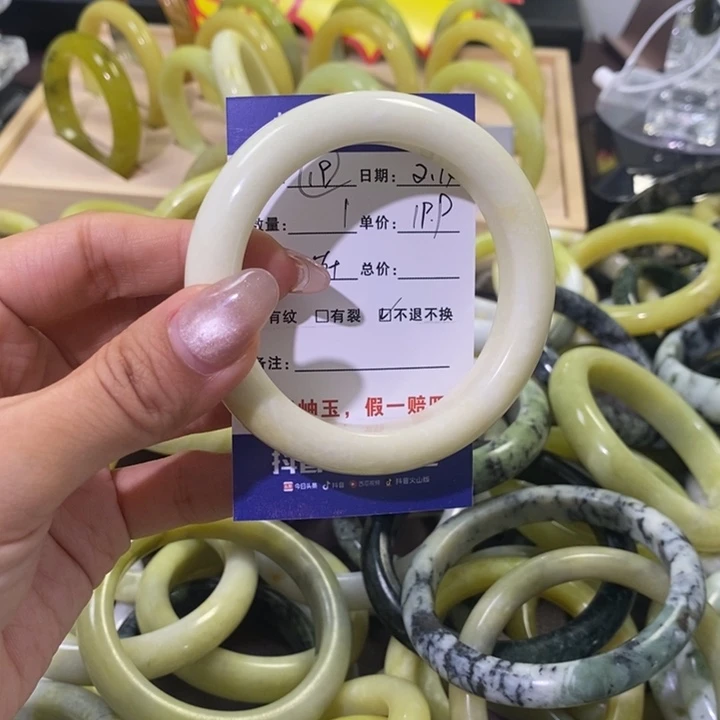 蛇纹石玉手镯未镶嵌