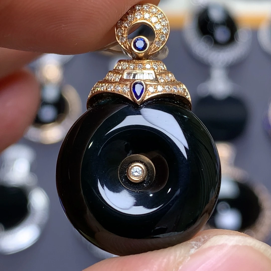 颈饰18K金镶嵌翡翠墨翠平安扣