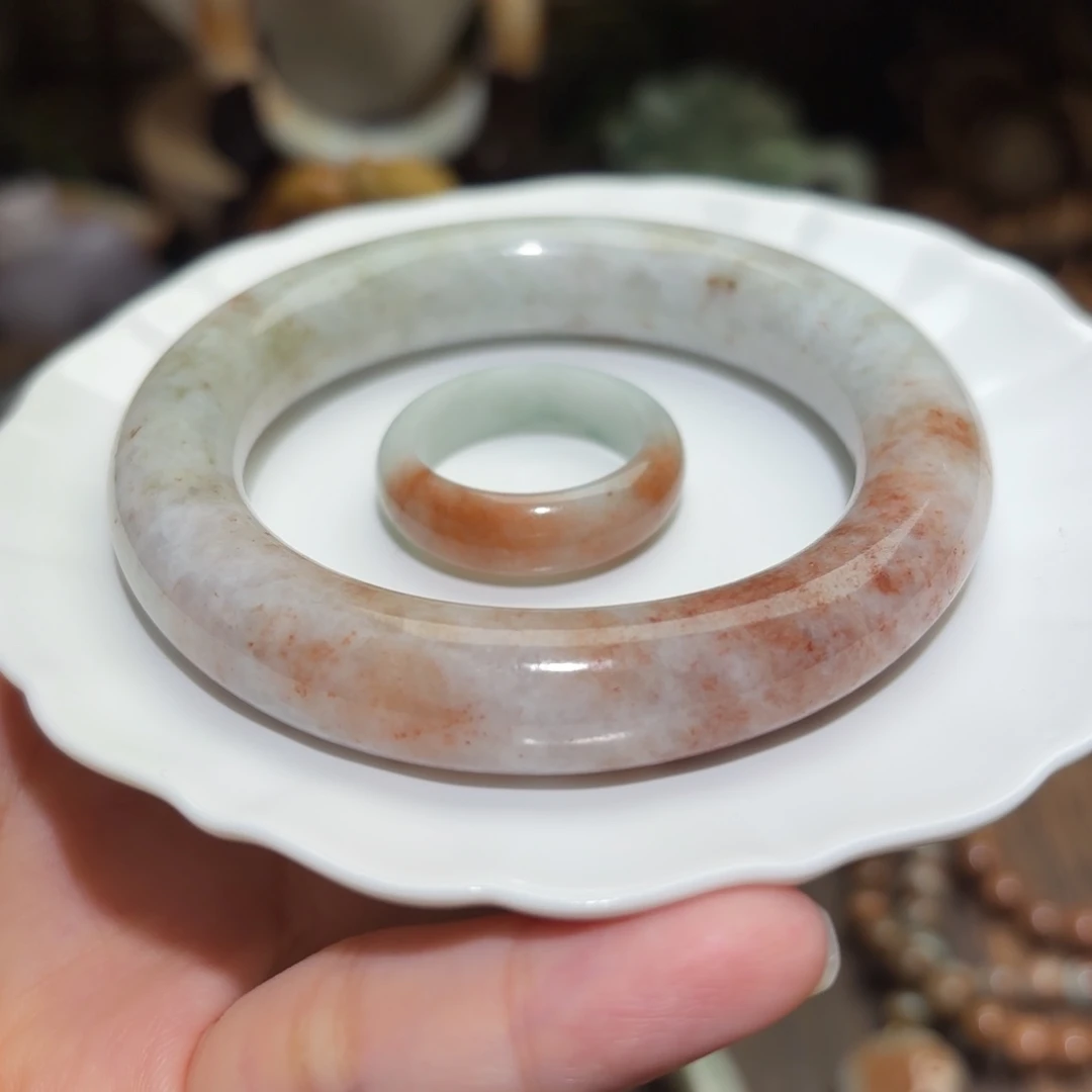 翡翠手镯未镶嵌南齐豆沙粉翡翠套镯