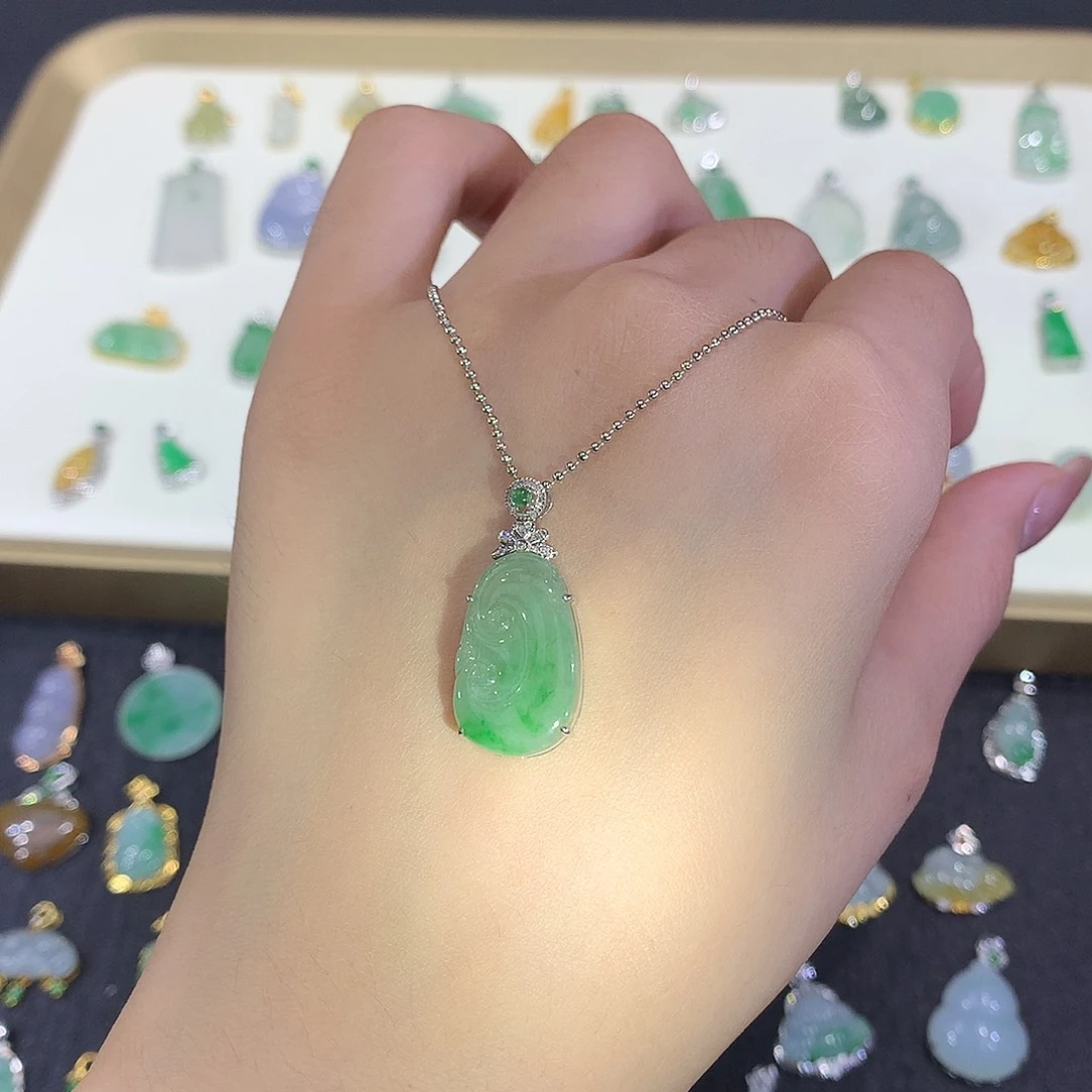 翡翠未镶嵌颈饰如意吊坠