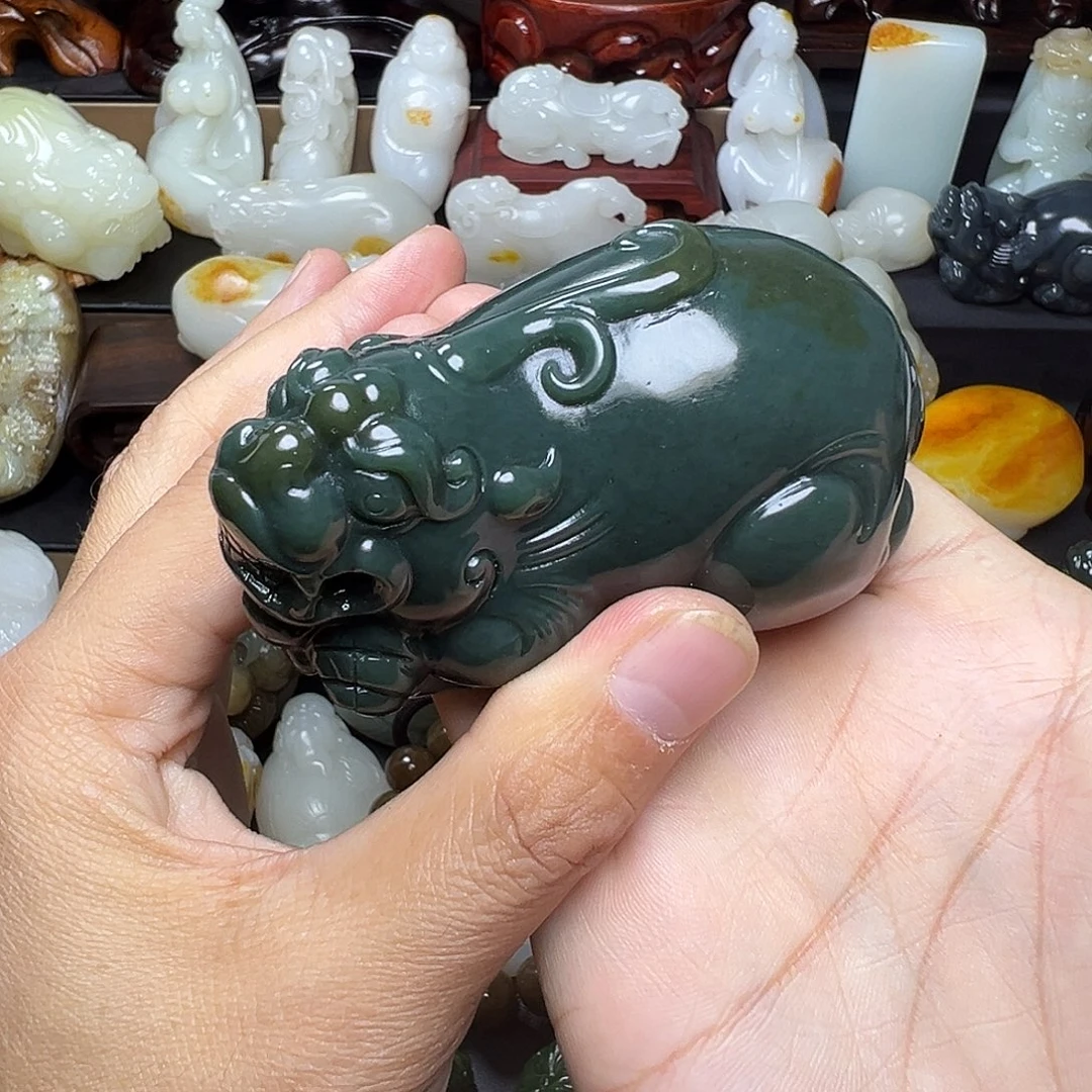 和田玉未镶嵌把件