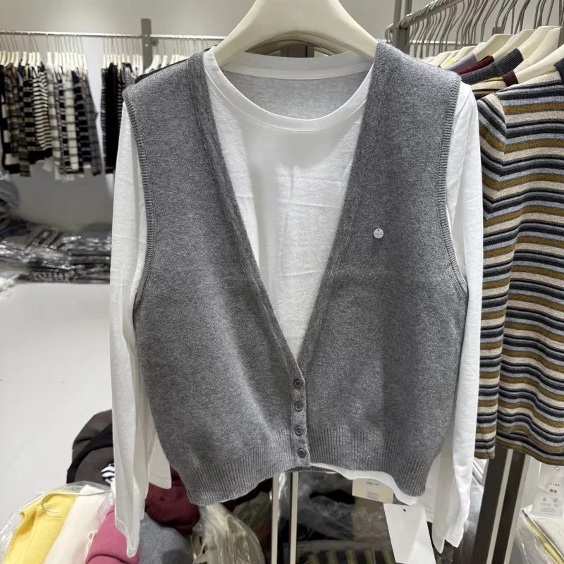 减龄休闲设计感银标针织背心＋纯色百搭长袖T恤套装