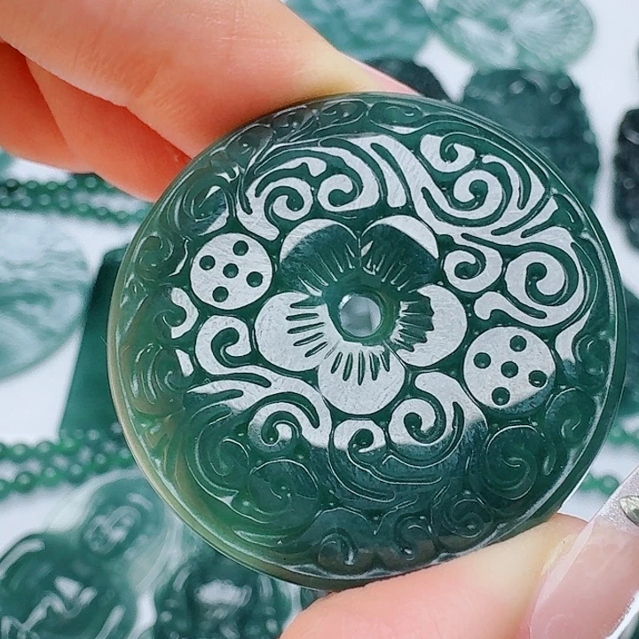 翡翠未镶嵌颈饰天然的A货翡翠多样性发其一