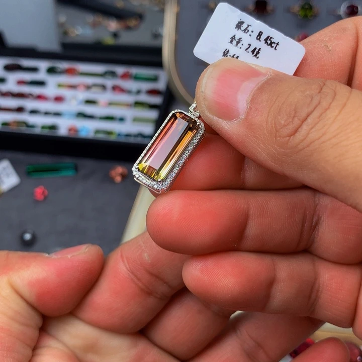 碧玺颈饰18K金镶嵌碧玺