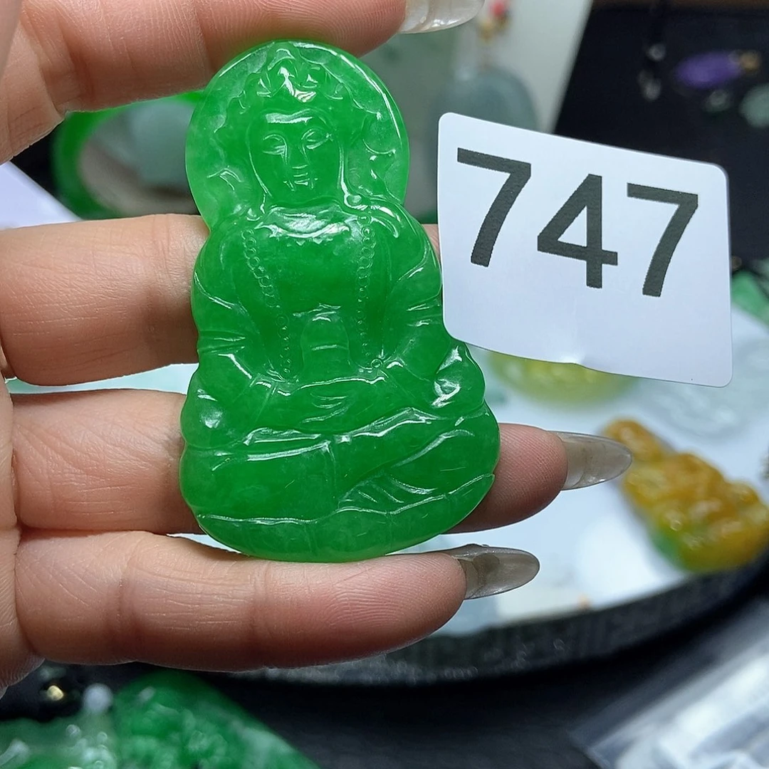 翡翠吊坠(赠链)未镶嵌