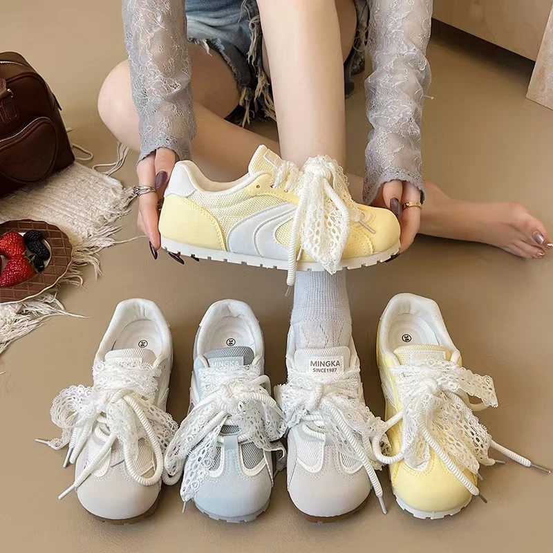 春季泡芙德训鞋女休闲平底低帮板鞋百搭透气拼色蕾丝系带运动鞋