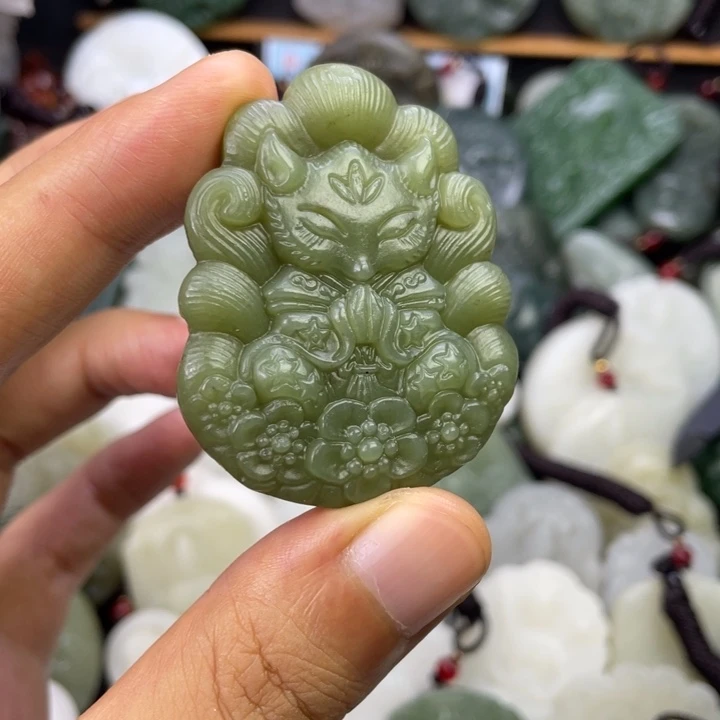 和田玉未镶嵌颈饰