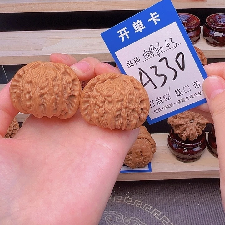 文玩核桃吊坠白狮子43