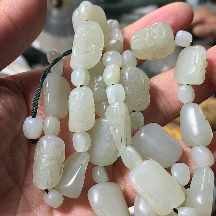 颈饰未镶嵌和田玉（糖玉）