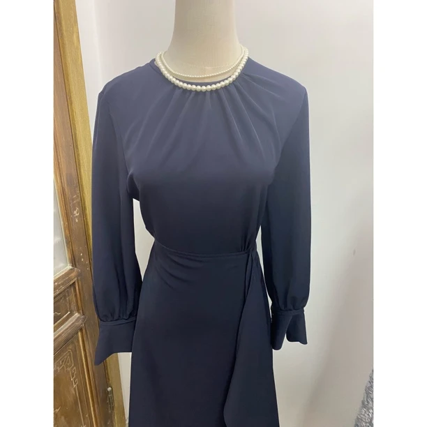 不规则气质长袖连衣裙